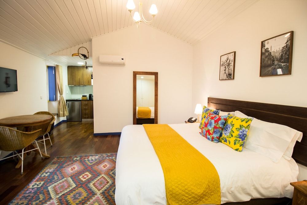 Miragaia House Deluxe Double or Twin Room 3