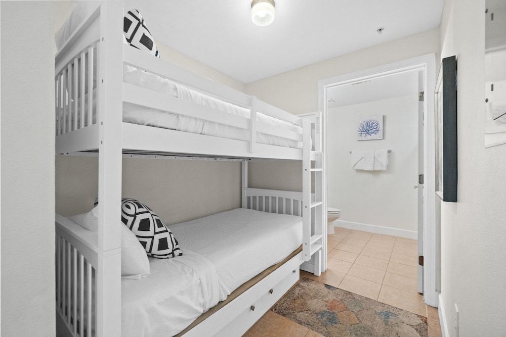 Condo, 2 Bedrooms, Beachfront (1214)