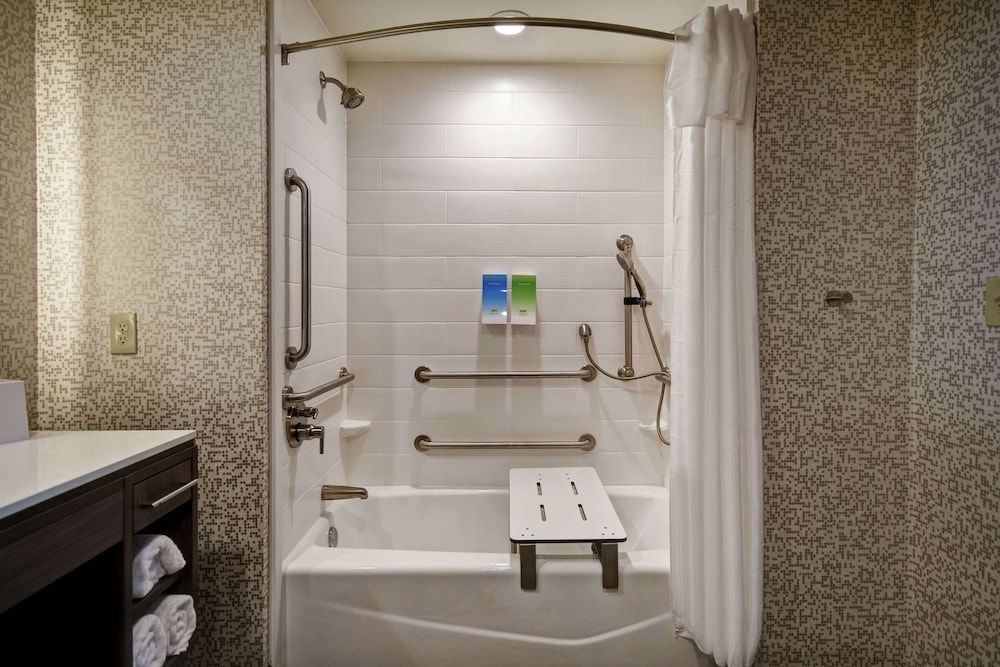 Suite, 1 King Bed, Accessible, Bathtub