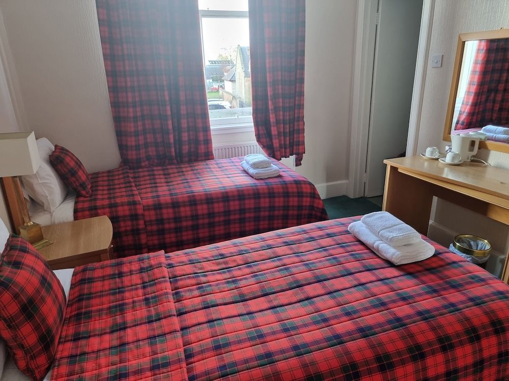 The National Hotel Standard Twin Room 9