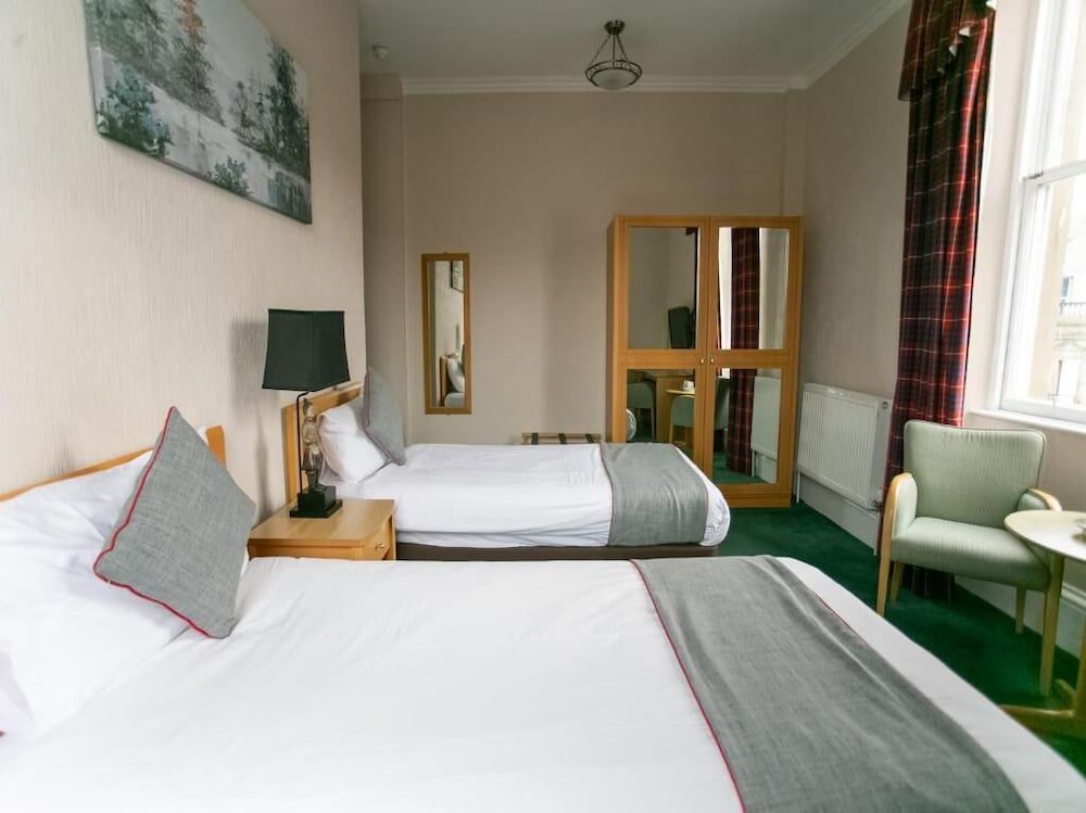 The National Hotel Standard Twin Room 6