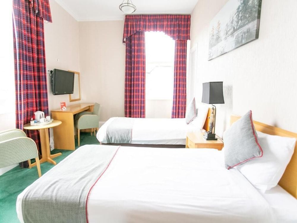 The National Hotel Standard Twin Room 7