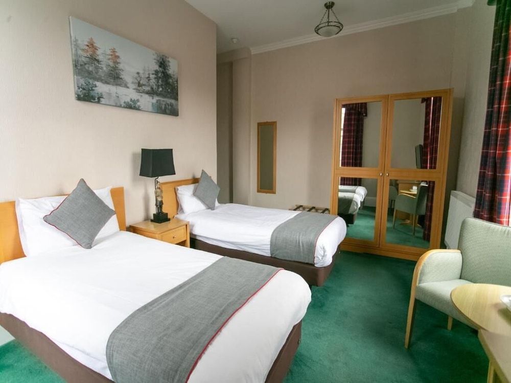 The National Hotel Standard Twin Room 4