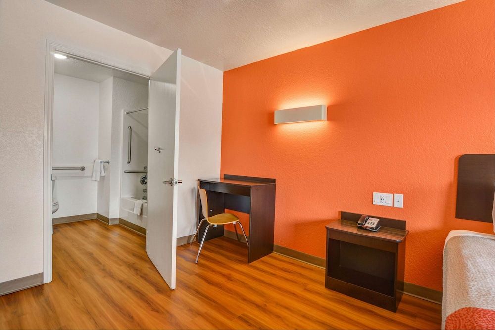 Motel 6 Moultrie, GA