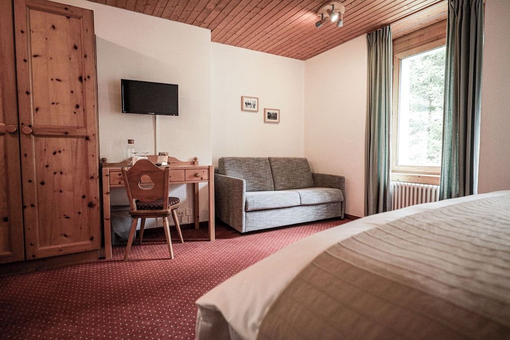 Hotel Seehof Arosa Double room with additional sofa bed