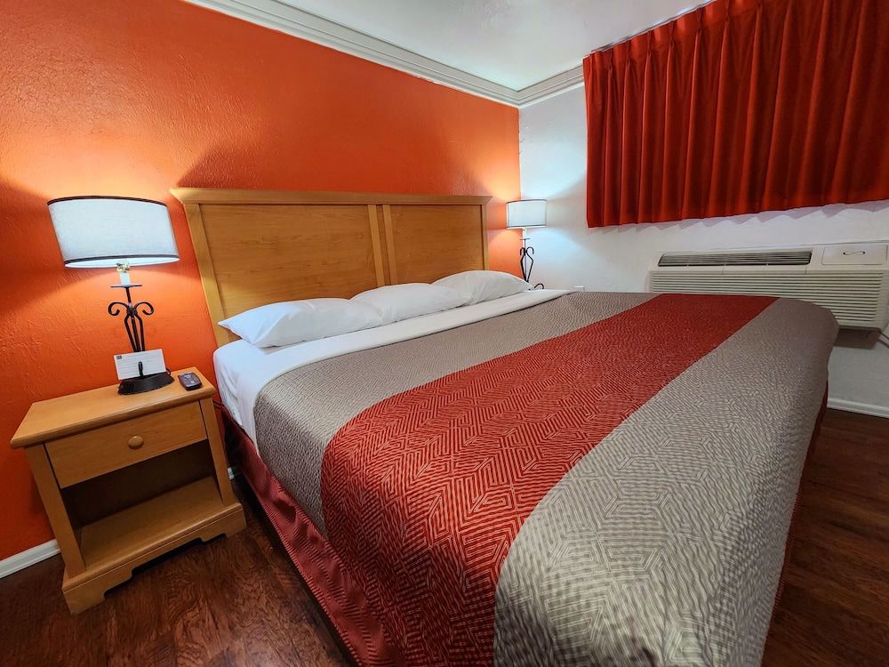 Standard Room, 1 King Bed, Non Smoking, Refrigerator & Microwave