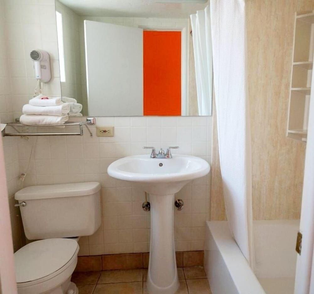 Motel 6 Canon City, CO Deluxe Room, 1 Queen Bed, Non Smoking, Refrigerator & Microwave 5