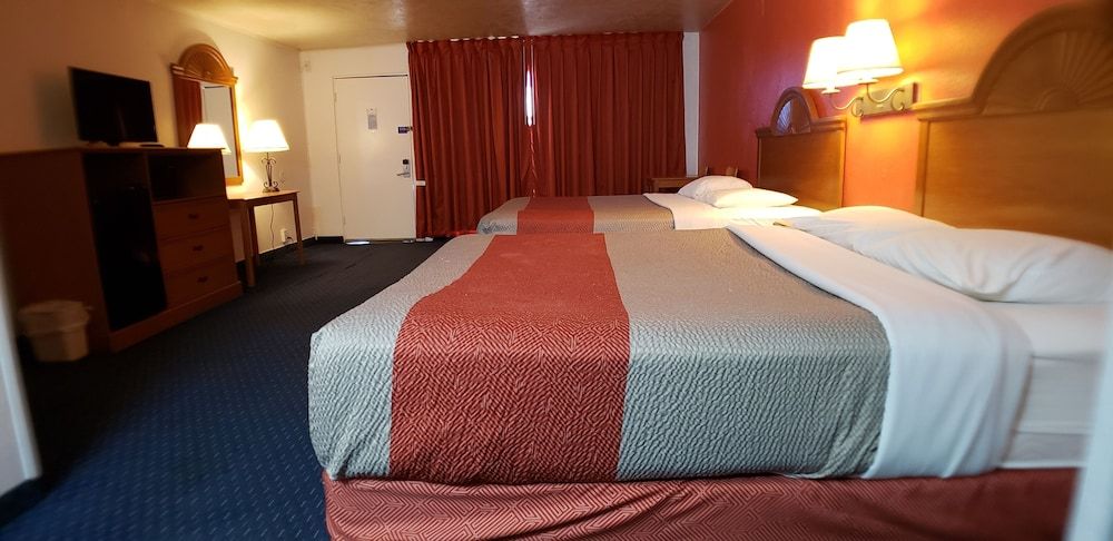 Motel 6 Canon City, CO Standard Room, 2 Queen Beds, Accessible, Non Smoking 2