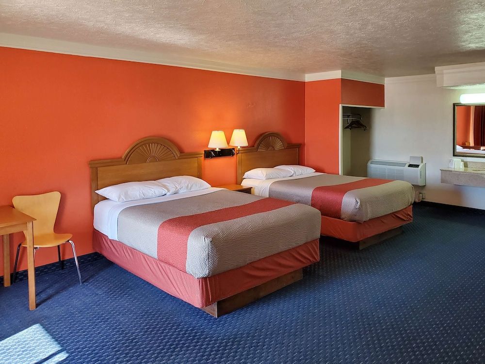 Motel 6 Canon City, CO Deluxe Suite, 2 Queen Beds, Non Smoking, Refrigerator & Microwave 5