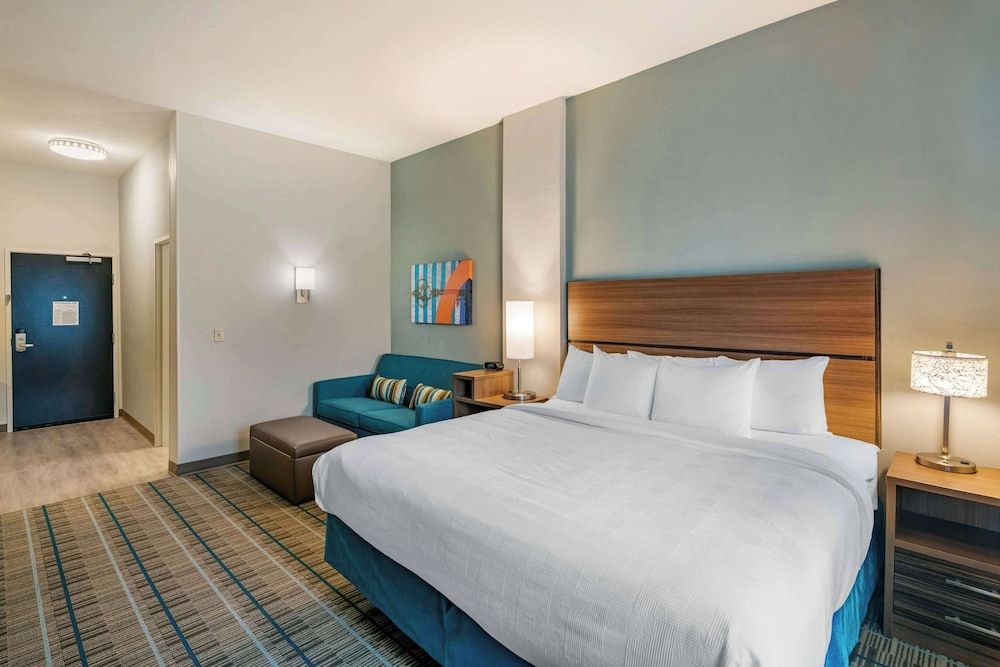 Suite, 1 King Bed, Non Smoking (Efficiency)