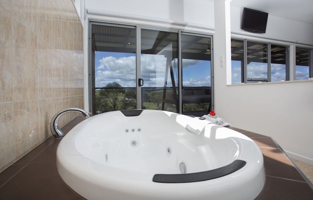 Barossa Pavilions Deluxe Villa, 1 Bedroom, Kitchen, Valley View 12