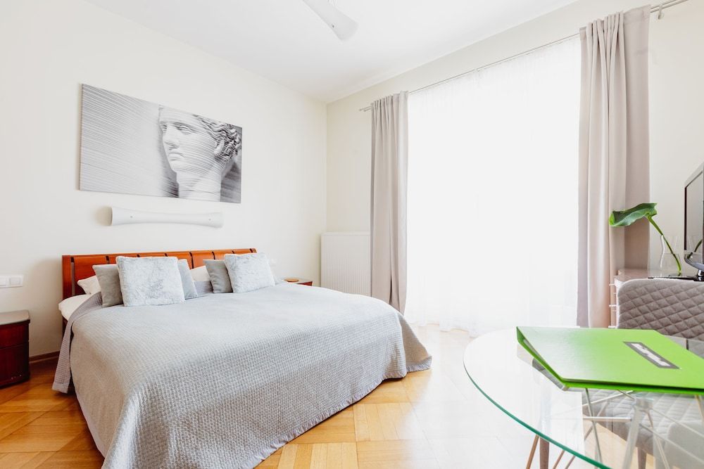 4Seasons Apartments Cracow Deluxe Apartment 2