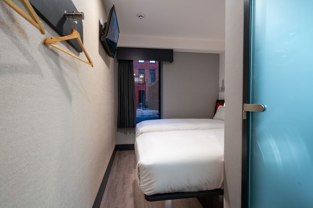 undefined easyHotel Dublin City Centre 4