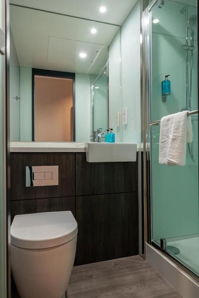 undefined easyHotel Dublin City Centre 9