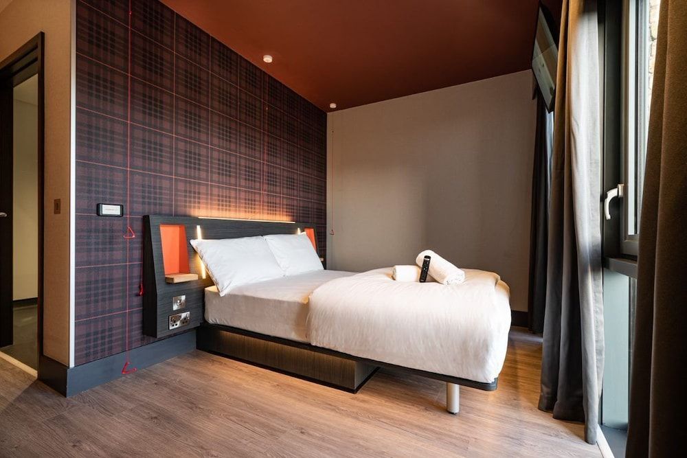 undefined easyHotel Dublin City Centre 2