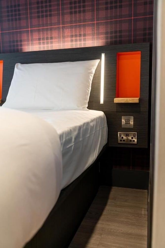 undefined easyHotel Dublin City Centre 8