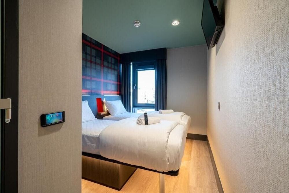 undefined easyHotel Dublin City Centre 3