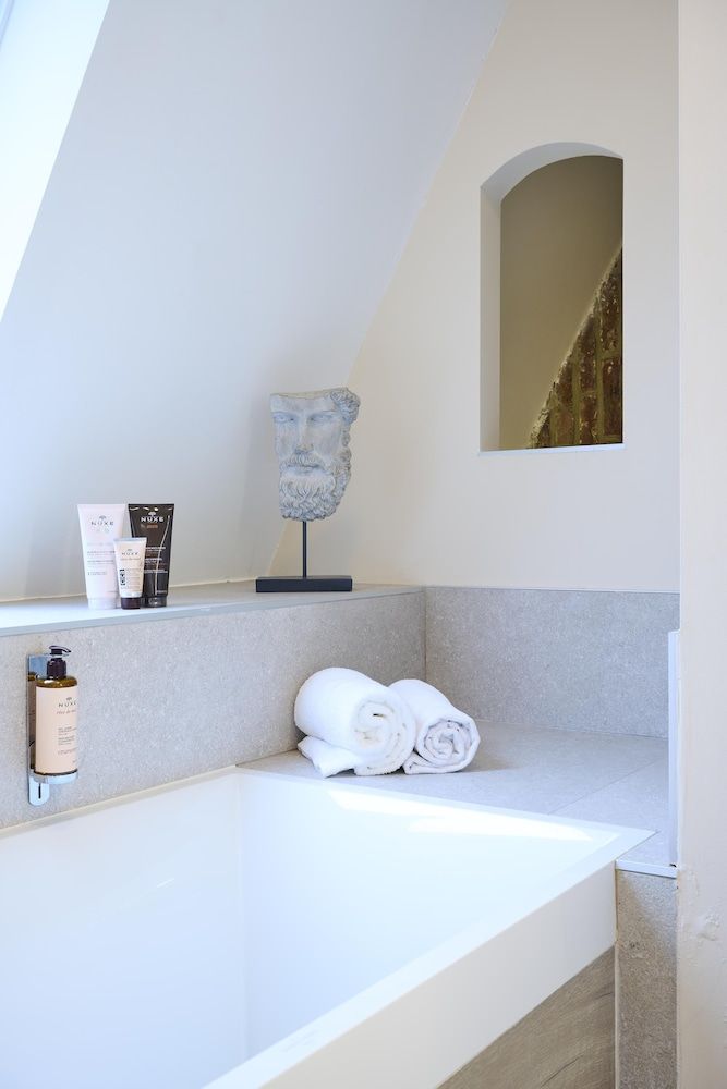 Les Tanneurs de Namur Luxury Suite with Spa Bath, Hammam and Balcony 5
