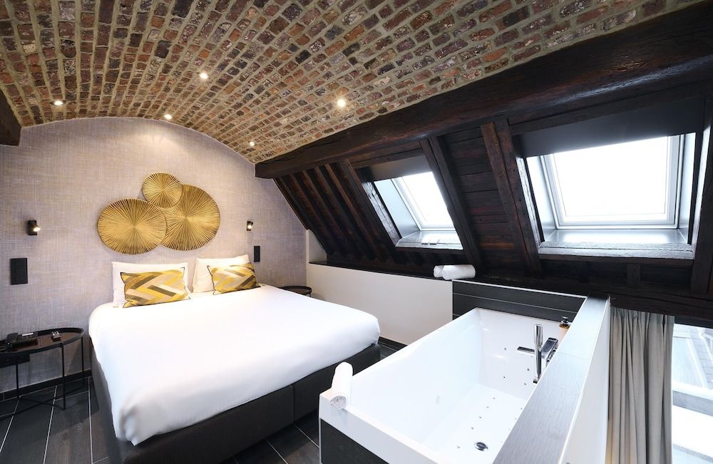 Luxury Suite with Spa Bath and Balcony
