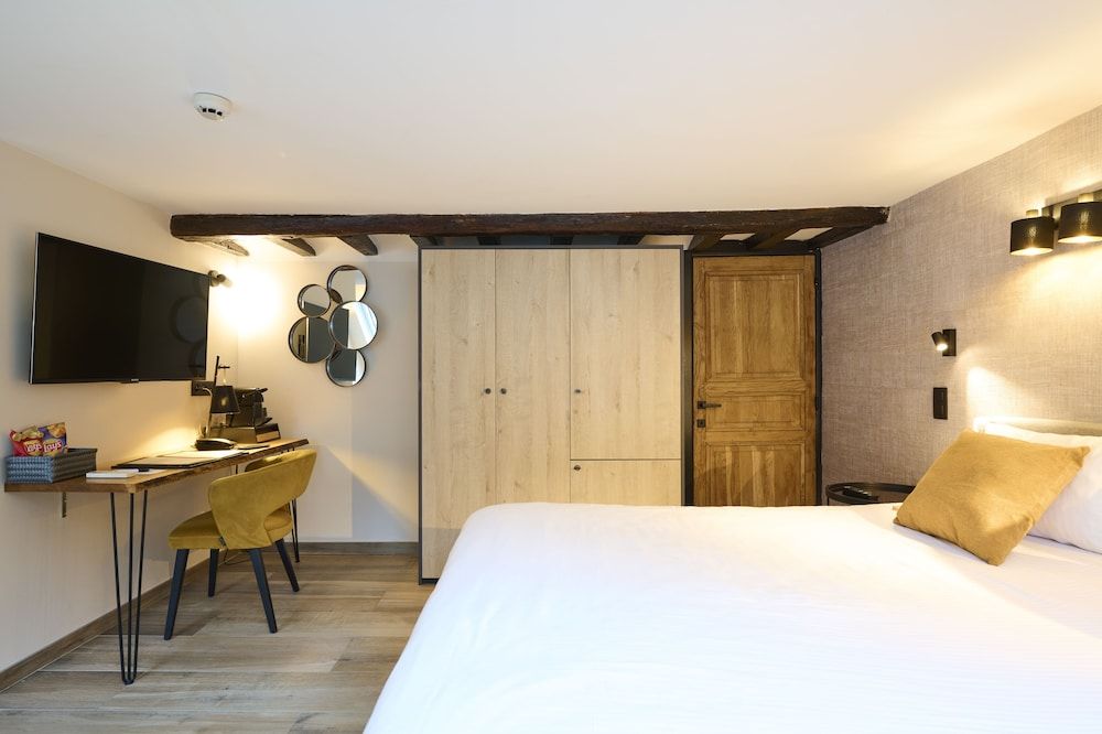 Small Luxe with Spa Bath and Sauna