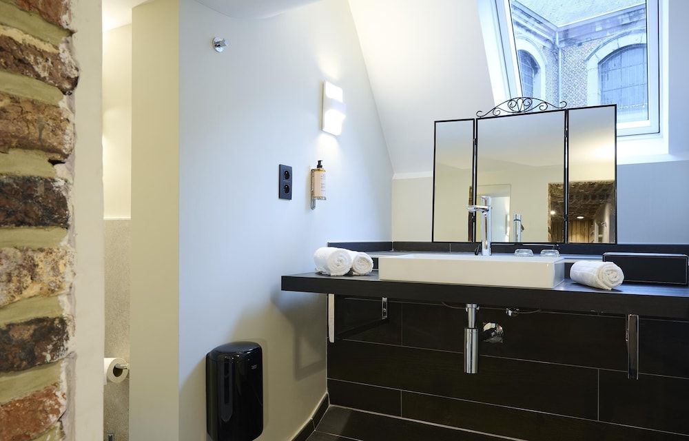 Les Tanneurs de Namur Luxury Suite with Spa Bath and Sofa Bed 3