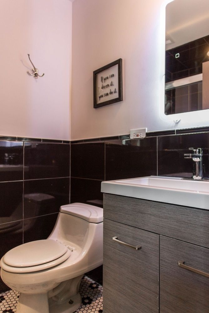 Villa Dubois Guest House Double Room, 1 Queen Bed (Shared Bathroom) 7