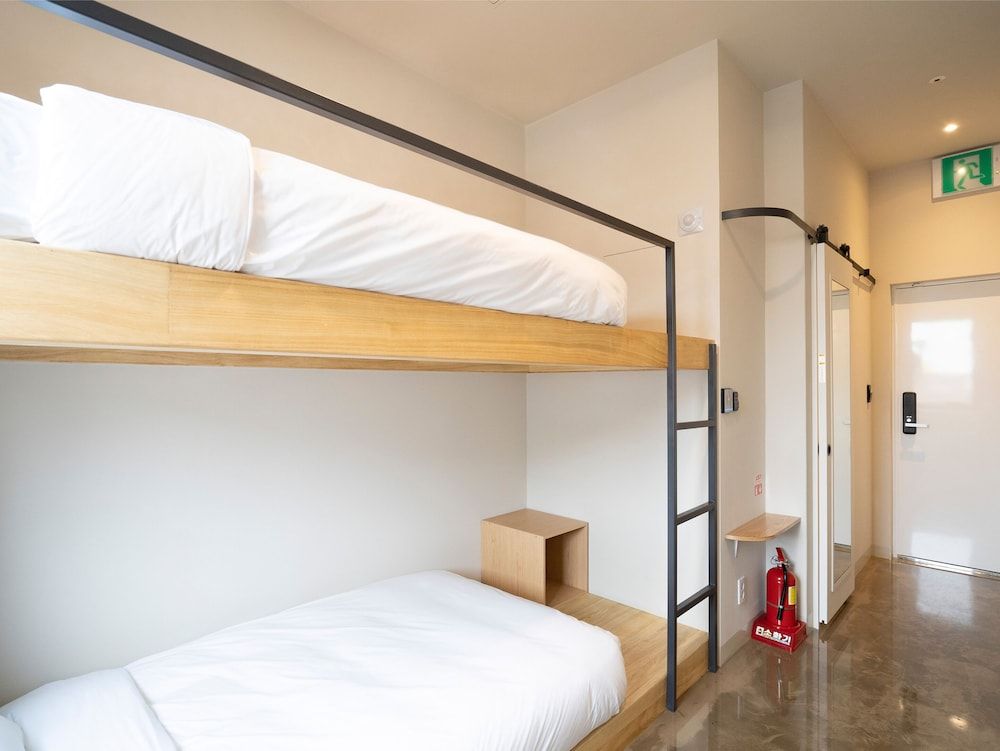 Wegoinn Hostel Twin Room with Bunk Bed 3