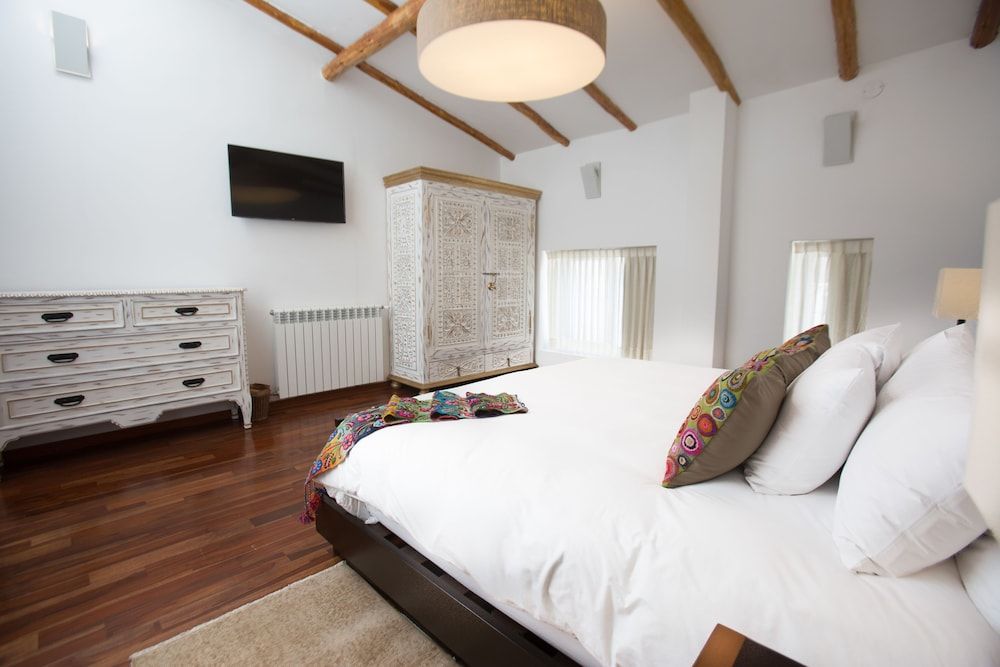 Signature Suite, 1 King Bed with Sofa bed, City View, Tower