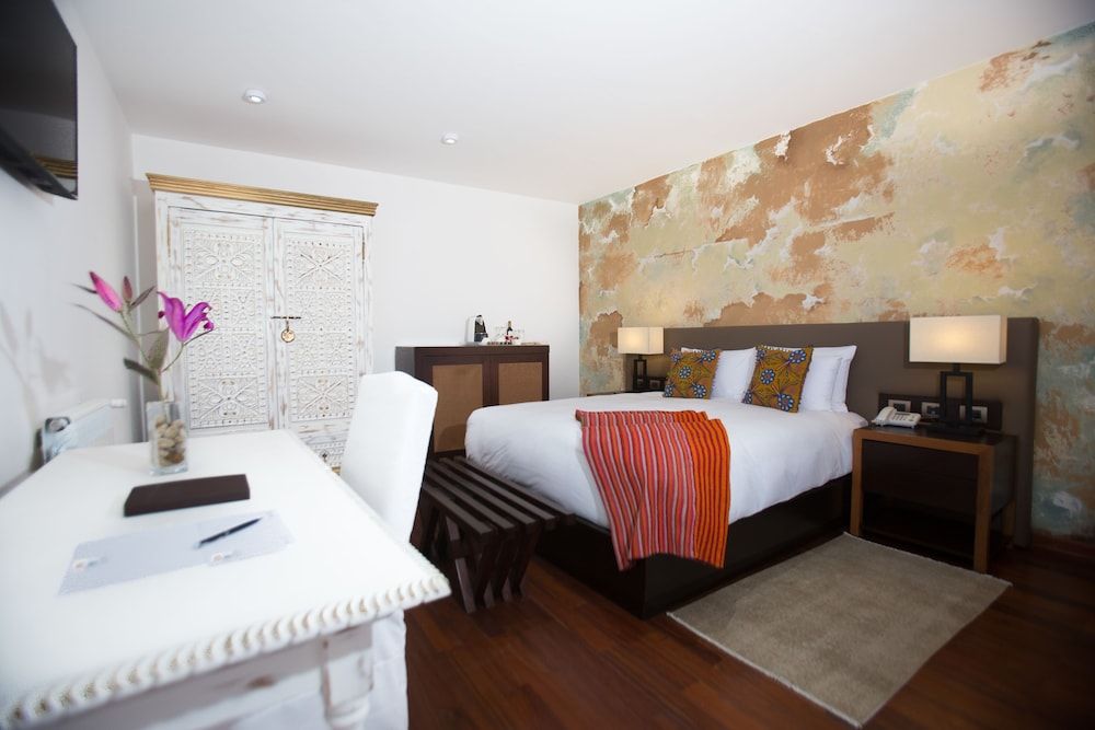 Superior Studio Suite, 1 Queen Bed, Courtyard Area