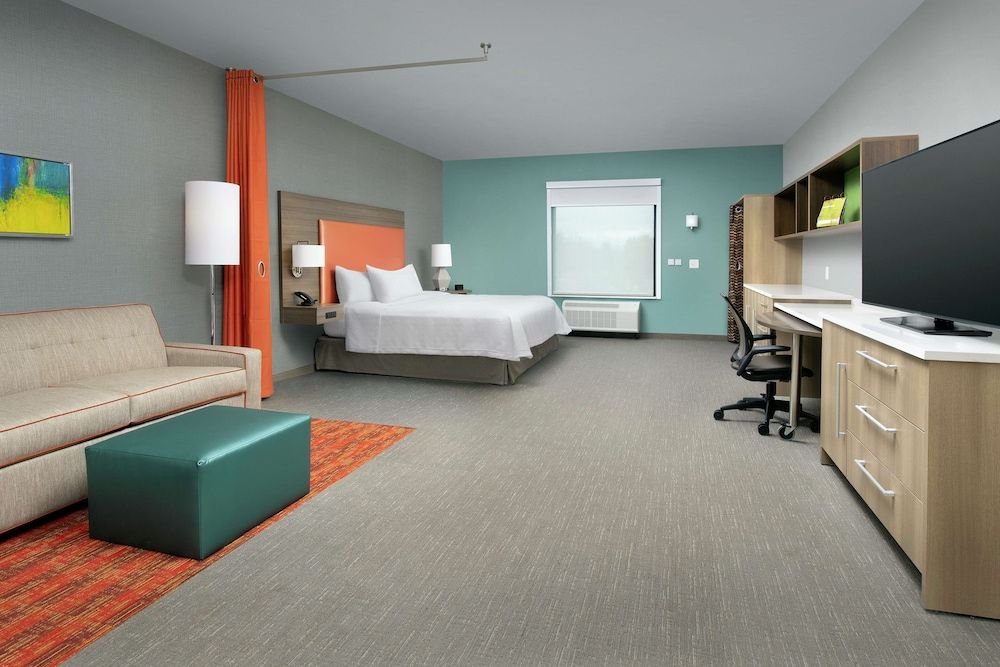 Suite, 1 King Bed, Accessible (Mobility & Hearing, Roll-in Shower)