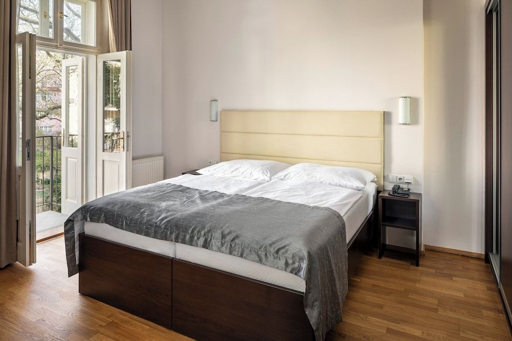 undefined Hotel Unique 5