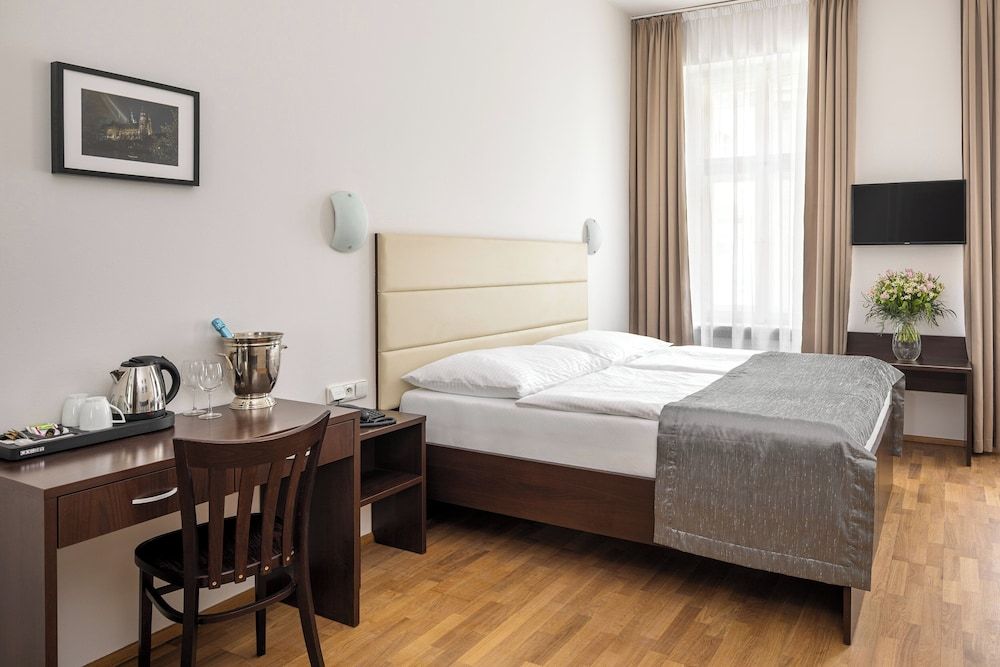 Hotel Unique Standard Double Room 4