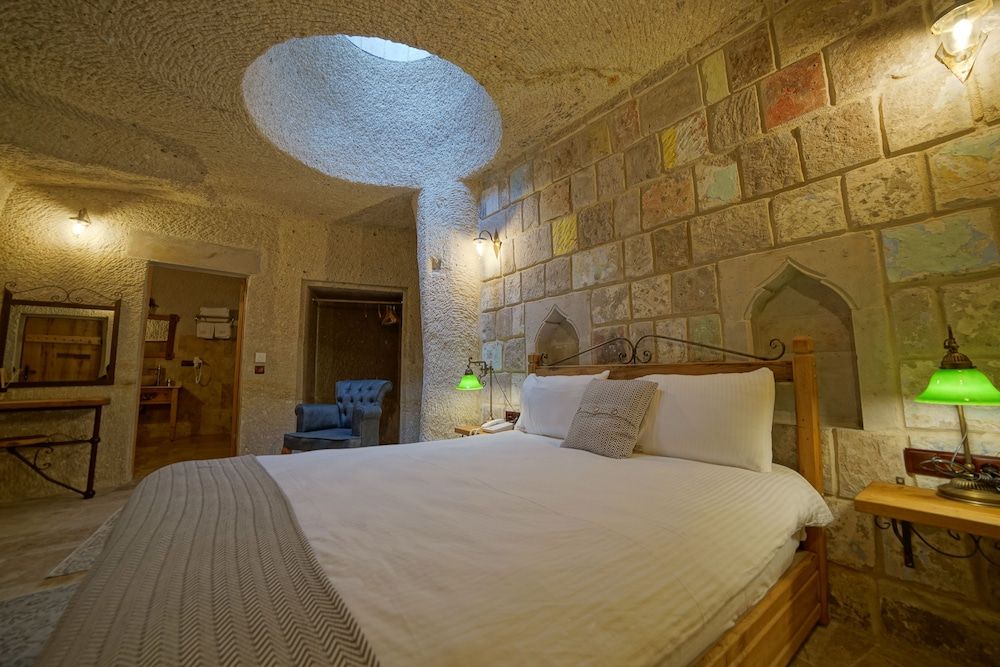 Design Cave Hotel Standard Room 4