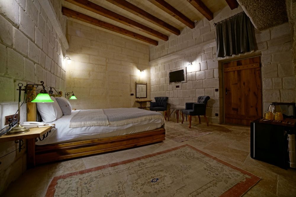 Design Cave Hotel Standard Room 5