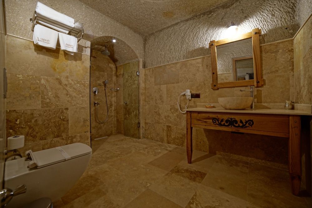 Design Cave Hotel Standard Room 9