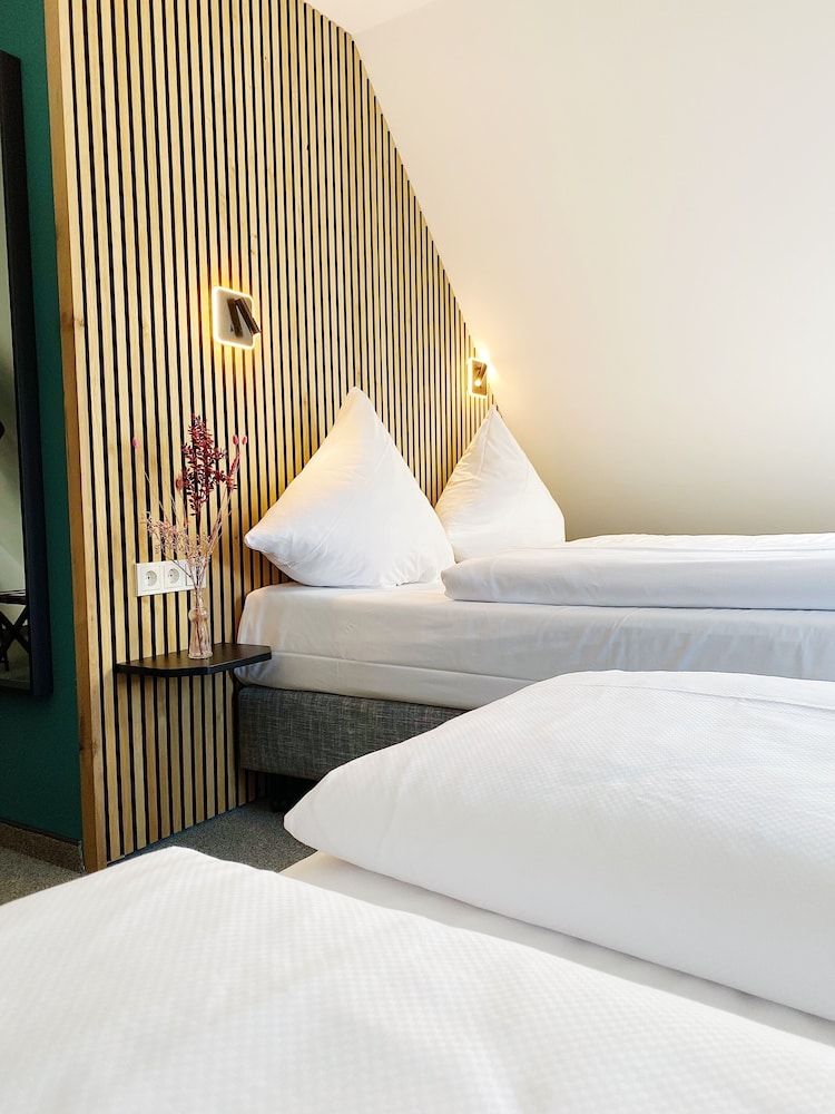 Hotel Xenia Quadruple Room 2