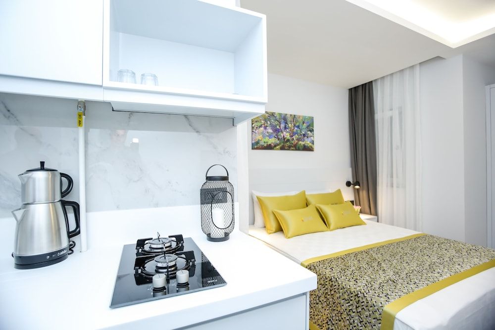 Studio Suite, 1 Queen Bed, Non Smoking, Balcony
