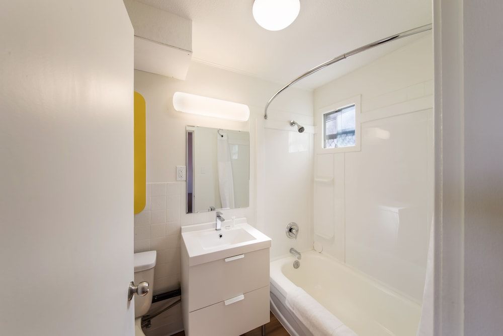 Motel 6 Cranbrook, BC Deluxe Room, Multiple Beds, Non Smoking, Kitchenette 11