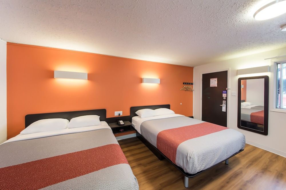 Motel 6 Cranbrook, BC Deluxe Room, 2 Queen Beds, Non Smoking, Kitchenette