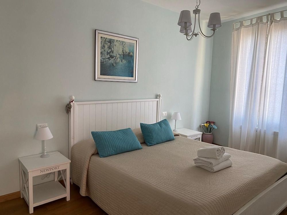 5 Terre Pelagos 2 Double Room, Sea View (Newport) 3