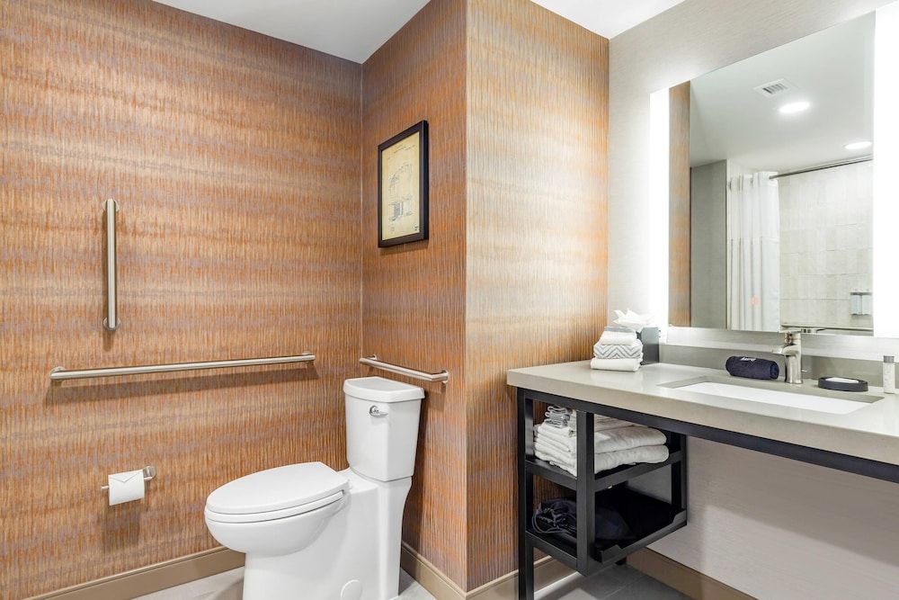 Room, 2 Queen Beds, Accessible, Non Smoking