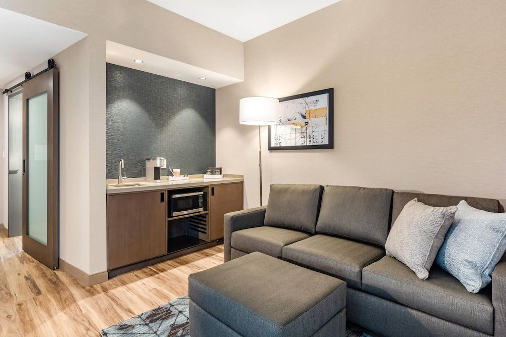 Suite, 1 King Bed, Non Smoking