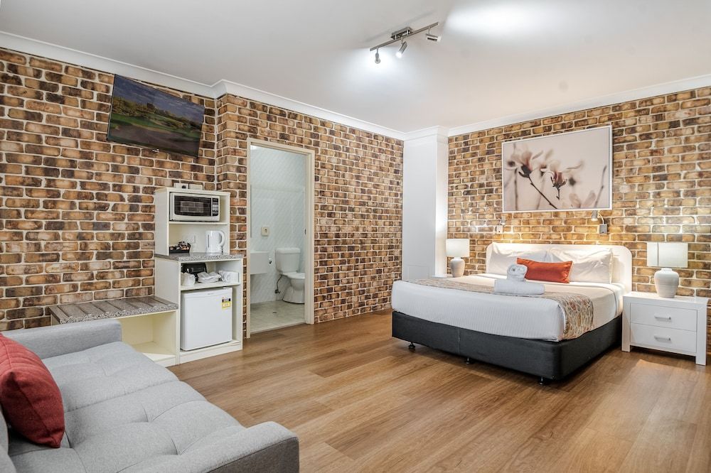 Richmond Motor Inn Family Room, 2 Bedrooms 6