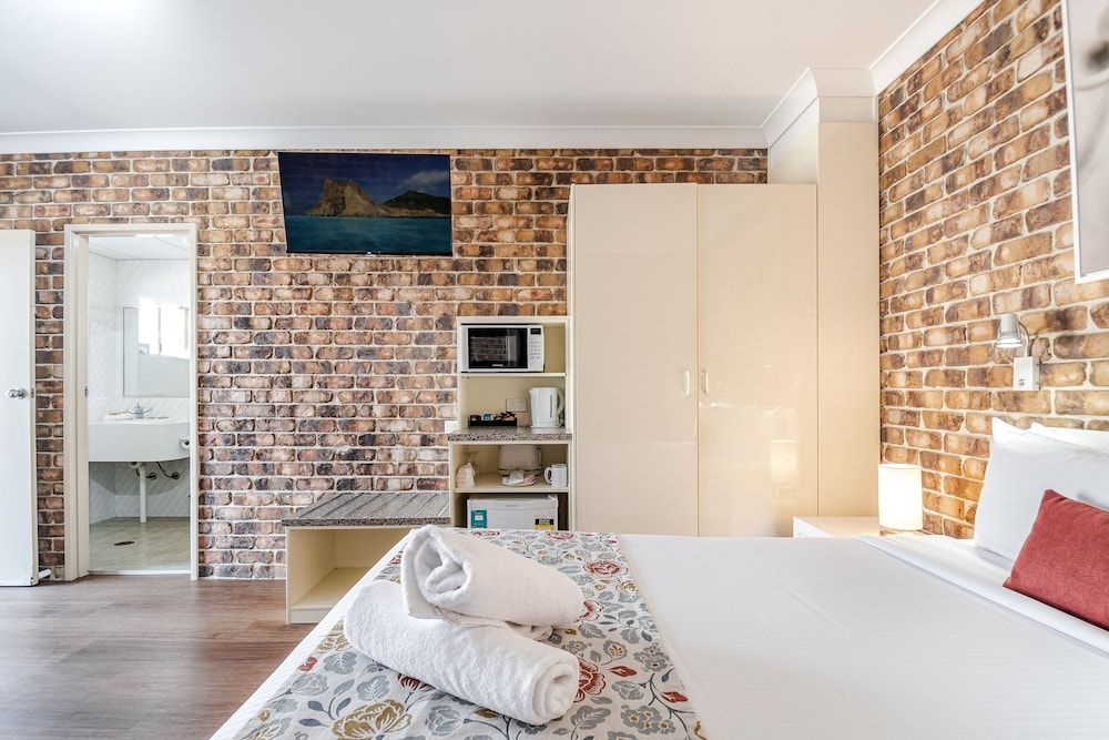 Richmond Motor Inn Family Room, 2 Bedrooms 4