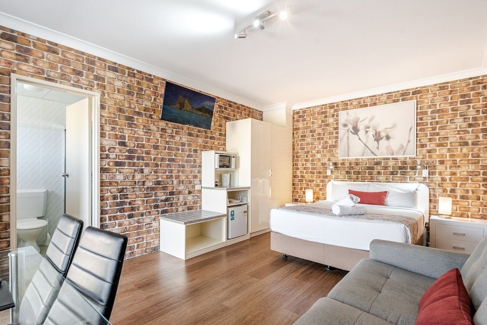 Richmond Motor Inn Family Room, 2 Bedrooms 3