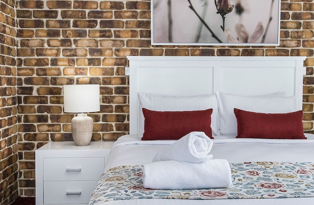 Richmond Motor Inn Executive Spa Room