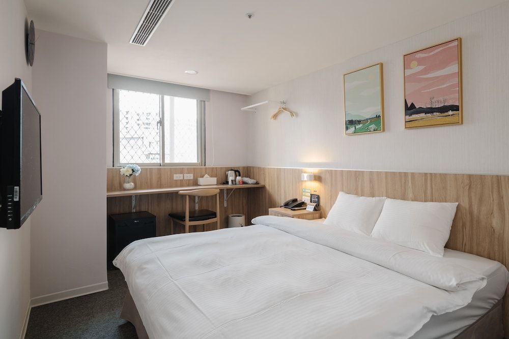 Hotel Attic Standard Double Room, City View 4