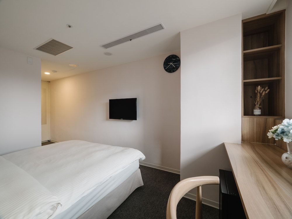 Hotel Attic Standard Double Room, City View 5