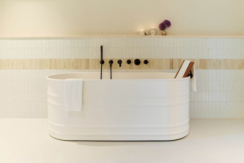 Deep Soaking Bathtub
