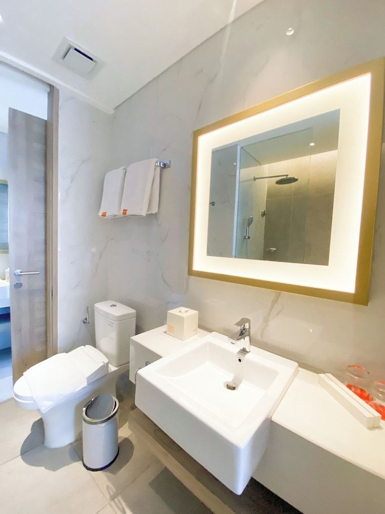 undefined HARRIS Suites Puri Mansion Jakarta 10